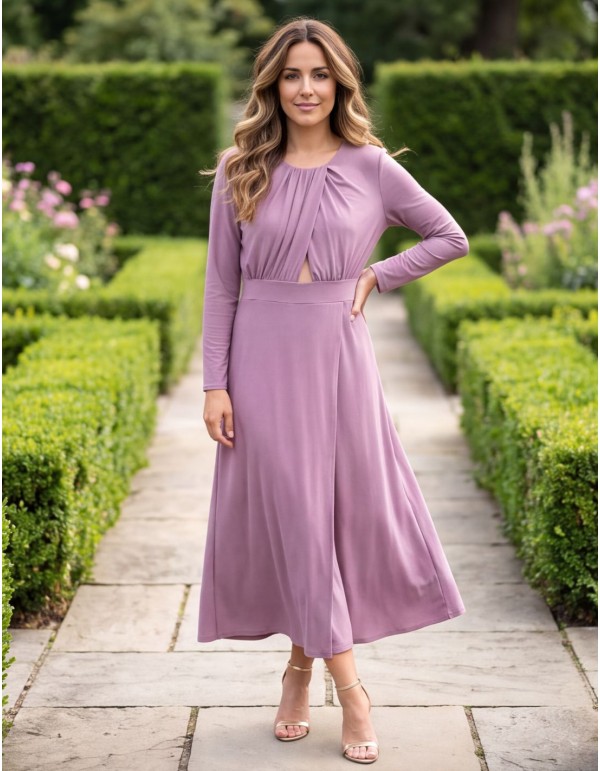 Vestido midi color lila con escote redondo y detalle de cut out