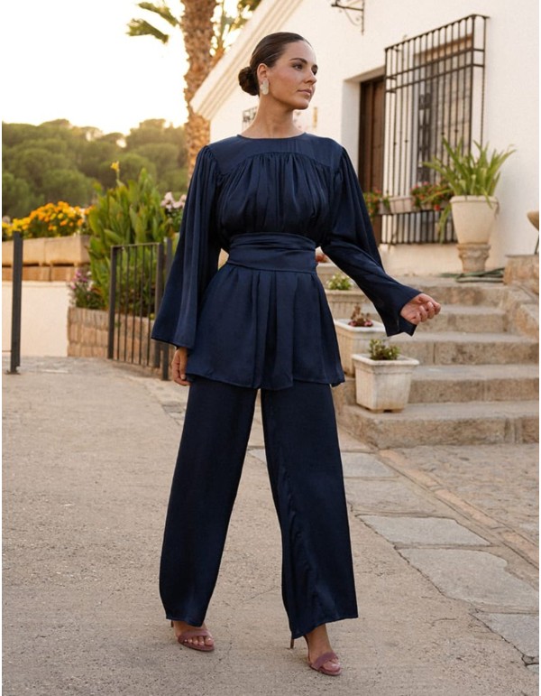 Pantalon bleu marine ample en tissu fluide, avec une taille élastiquée 2