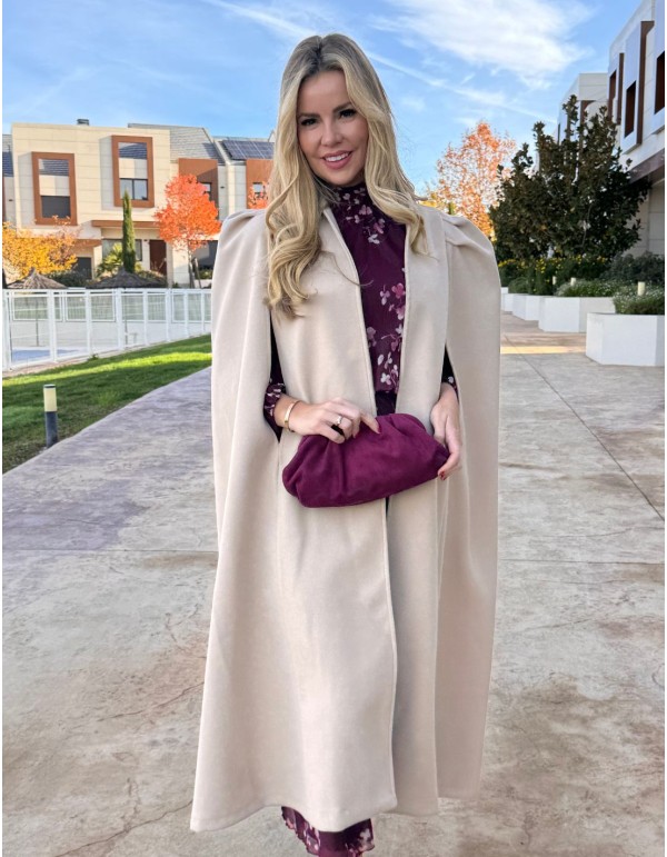Cape en drap beige à manches bouffantes 2