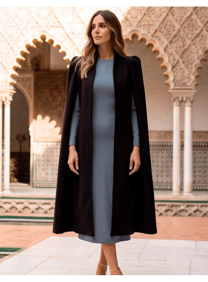 Una capa negra es una de esas prendas especiales que nunca pasan de moda