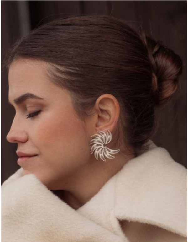 Boucles d'oreilles en demi-spirale avec détails de plumes 2
