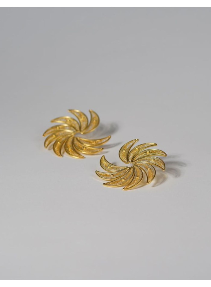 Boucles d'oreilles en forme de demi-spirale...