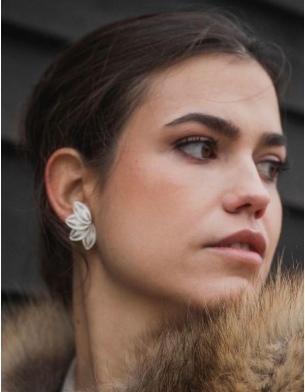 Paipai party earrings with delicate filigree