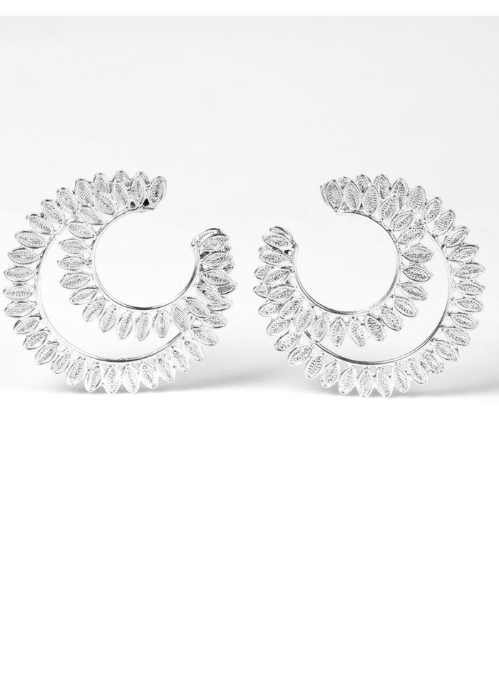 Double hoop earrings in a spiral shape