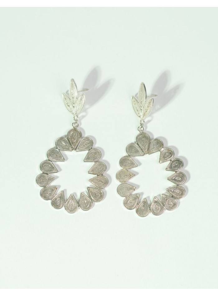 Boucles d'oreilles ajourées en forme de larme...