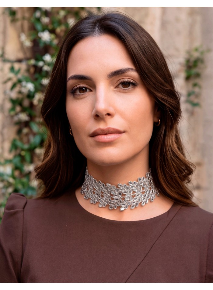 Collar choker artesanal plateado con espejitos y hojas ajustable
