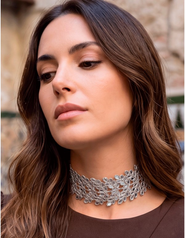 Collier ras-du-cou artisanal argenté, orné de petits... 2