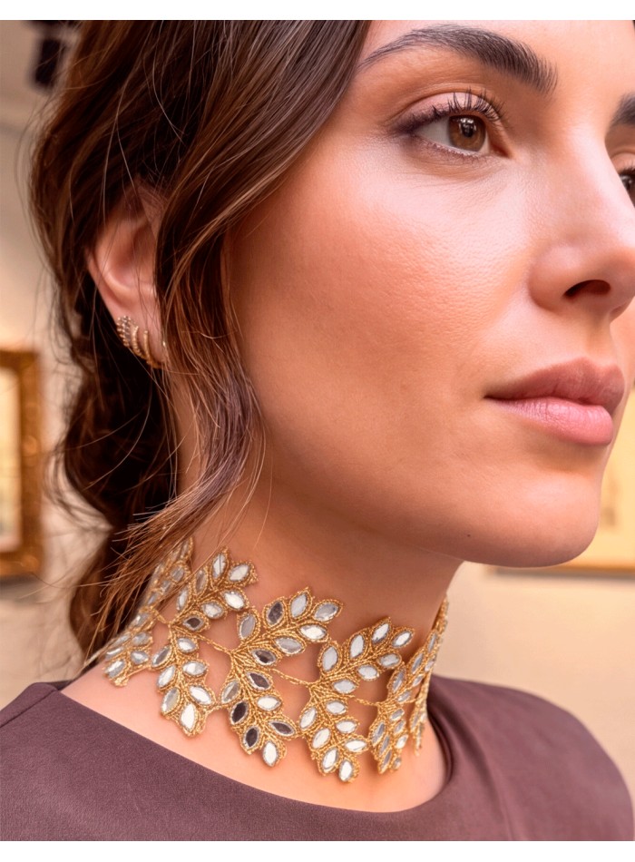 Handcrafted gold choker necklace with leaf-shaped mirrors