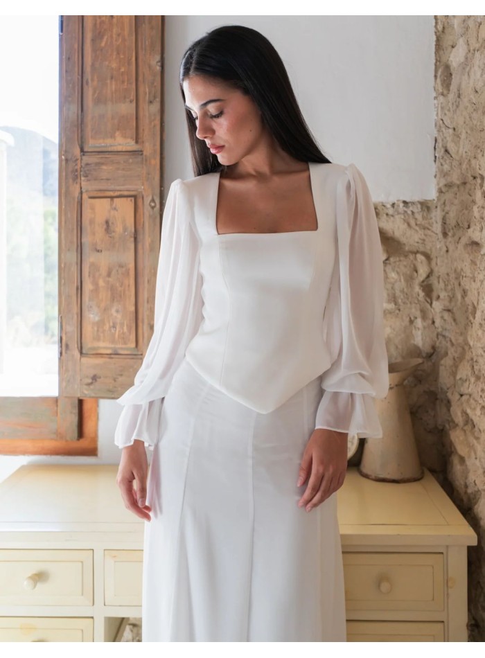 Crepe and chiffon top with a square neckline...