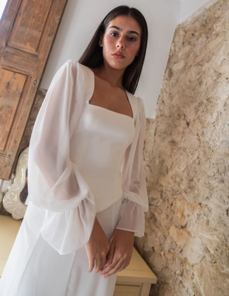 Crepe and chiffon top with a square neckline and puffed sleeves