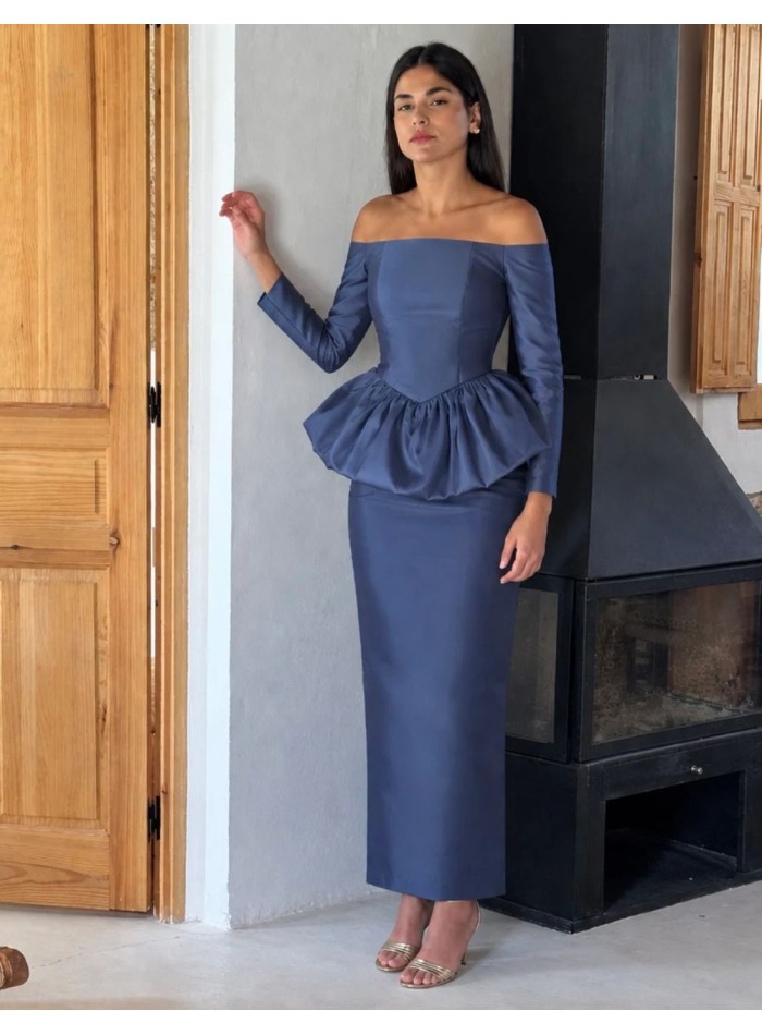 Conjunto de top escote bardot y falda de tubo al tobillo en azul mikado