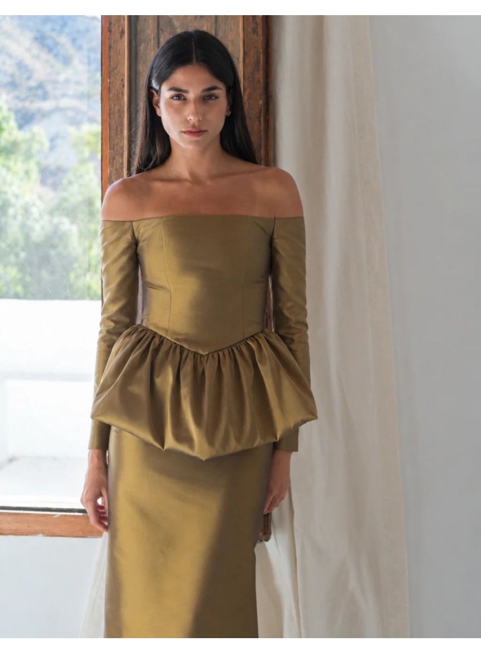 Ensemble composé d'un haut à encolure bardot et...