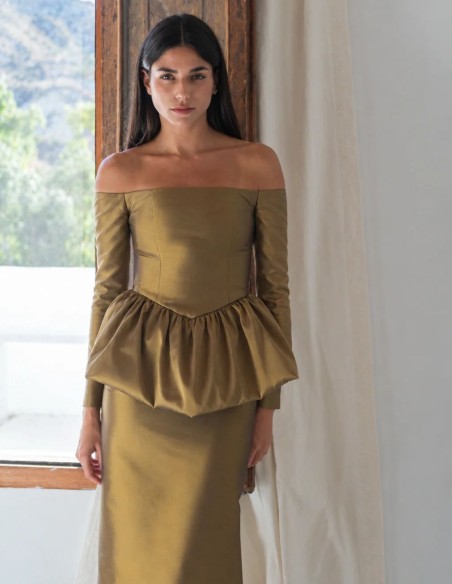Set consisting of a bardot-neckline top and an ankle-length pencil skirt