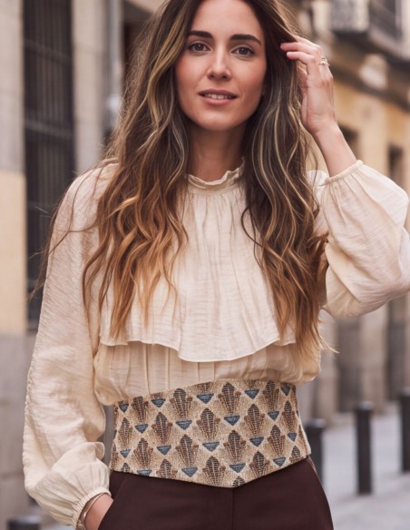 Large ceinture beige à motifs géométriques dans des tons de marron et de bleu