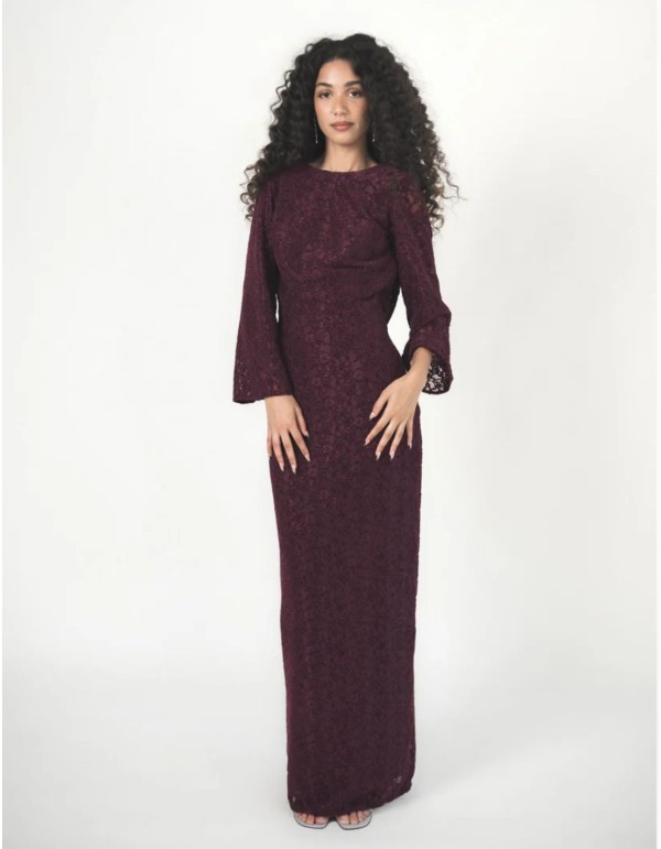 Robe longue couleur prune en dentelle de velours, dos nu...