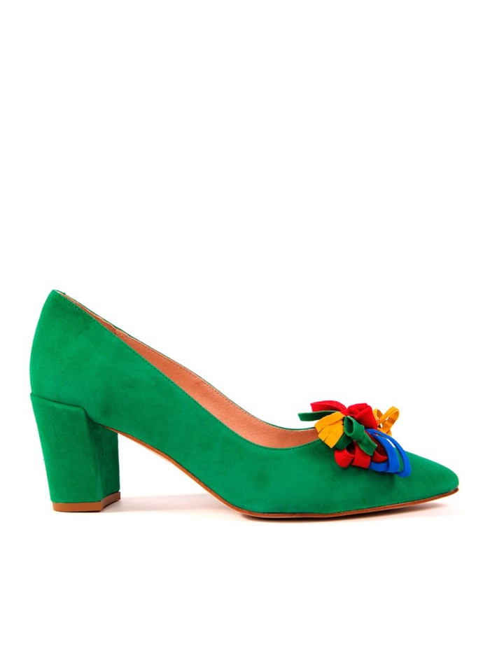 Zapatos de salón con pompón multicolor en INVITADISIMA