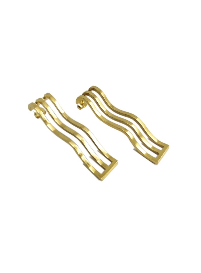 Long gold-plated brass party earrings at INVITADISIMA