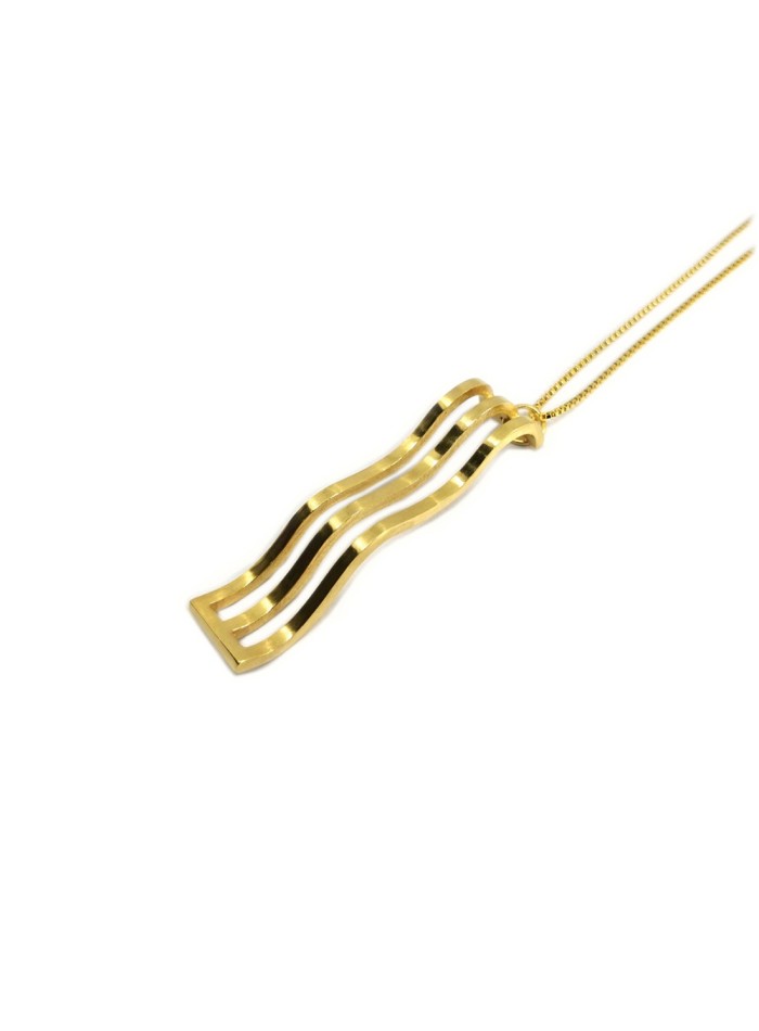 Geometrically designed golden guest pendant at INVITADISIMA