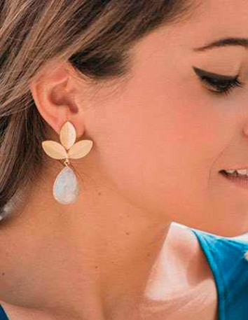 Long golden earrings with moonstone 2