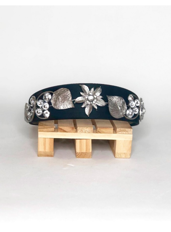 Satin headband with brass design on flowers and leaves at INVITADISIMA by Carmen Fernandez