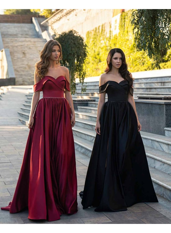 Vestido largo para boda con escote de barco de Auguro Sempre