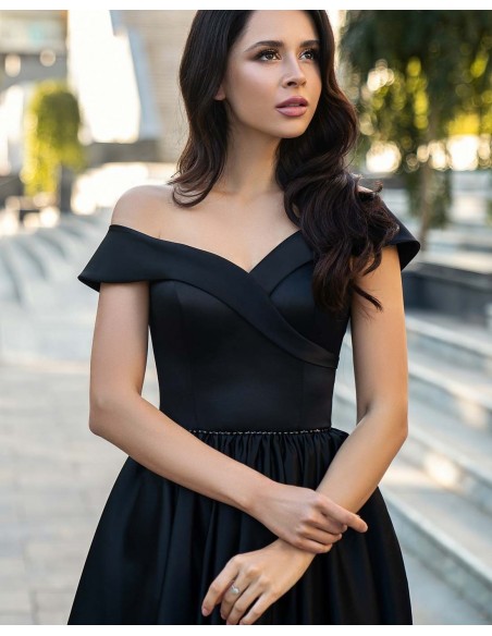 Vestido largo para boda con escote de barco negro Vestido largo para boda con escote de barco negro