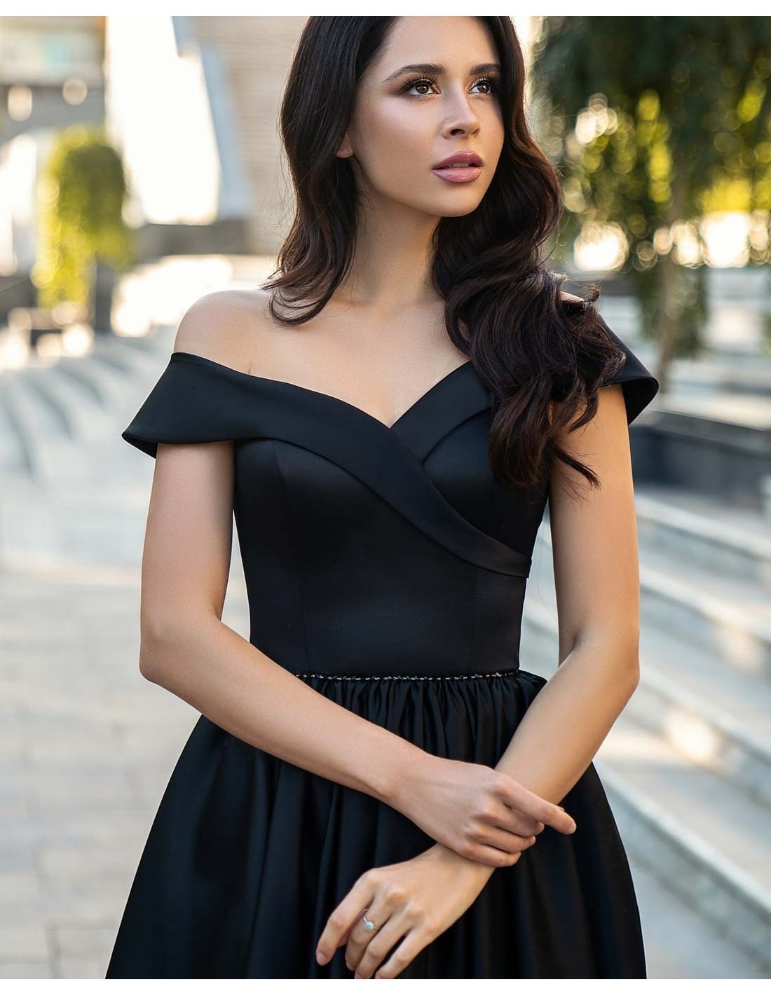 Vestido largo para boda con escote de barco | INVITADISIMA Talla Ropa 34  Colores Burdeos Categoria Colores ROJOS BAJO PEDIDO Bajo pedido