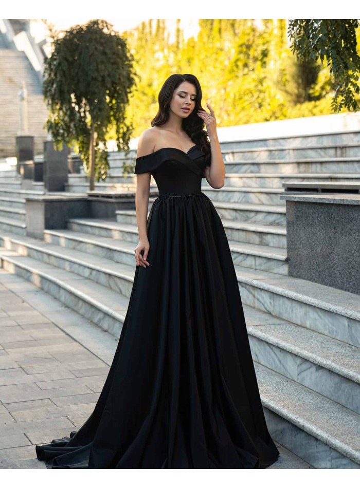 Vestido largo para boda con escote de barco en INVITADISIMA