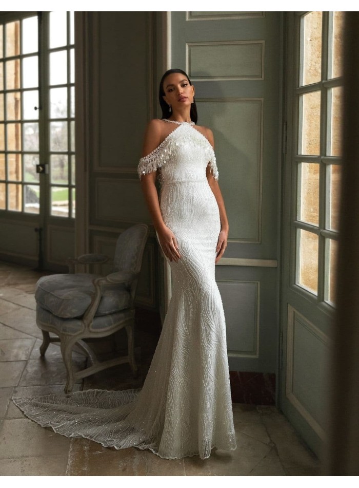 Vestido de novia con escote halter y hombros caídos