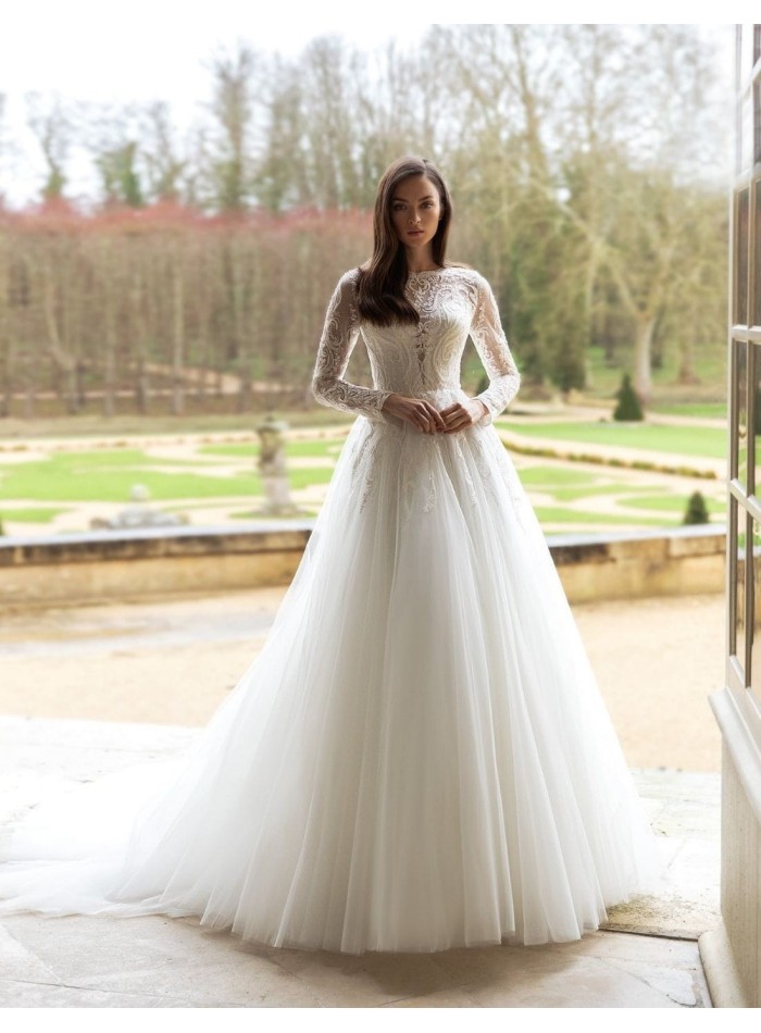 Vestido de novia con corte princesa y manga larga estampada de Pollardi