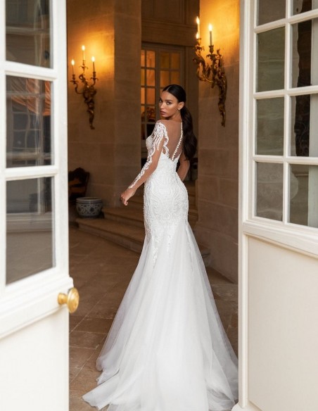 Vestido de novia con escote corazón y mangas con efecto tatuaje de Pollardi Vestido de novia con escote corazón y mangas con efecto tatuaje de Pollardi