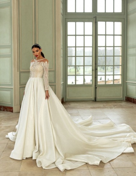 Vestido de novia con corte princesa y maxi cola Vestido de novia con corte princesa y maxi cola