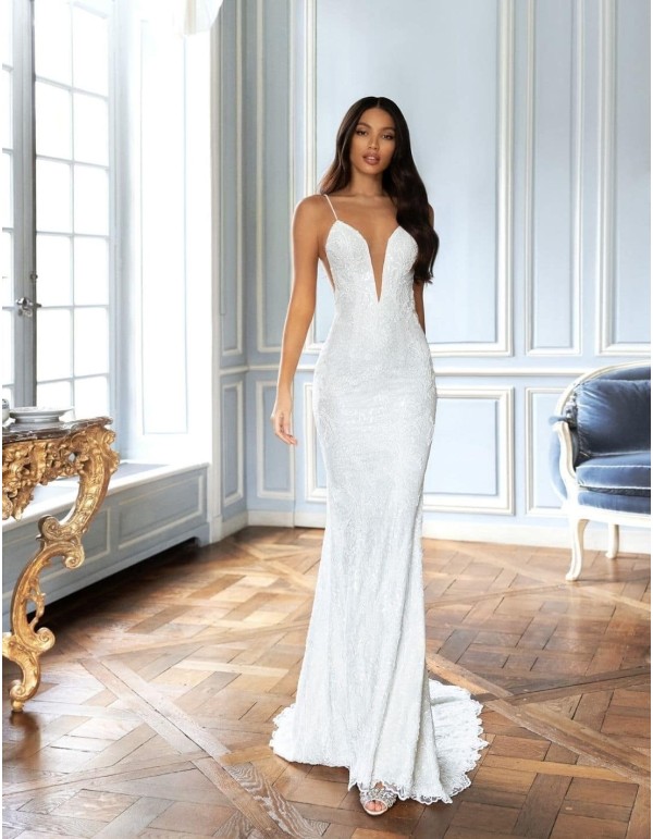 Vestido de novia con escote en V pronunciado y cola desmontable 2