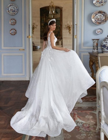 Princess cut wedding dress with straps and heart neckline from Pollardi