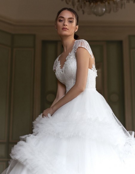 Wedding dress with rhinestone bodice and pompous skirt beautiful Wedding dress with rhinestone bodice and pompous skirt beautiful