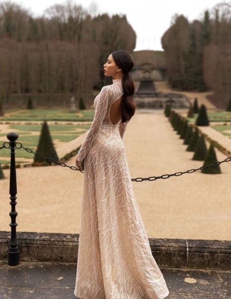 Vestido de novia con bordado de pedrería y manga larga Vestido de novia con bordado de pedrería y manga larga