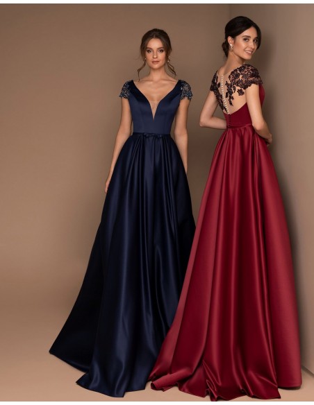 Vestido de fiesta largo en satén con espalada efecto tatuaje de pedrería Vestido de fiesta largo en satén con espalada efecto tatuaje de pedrería