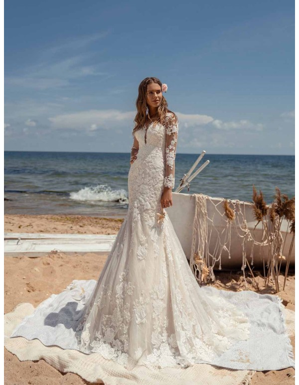 Vestido de novia con bordado de pedrería en INVITADISIMA