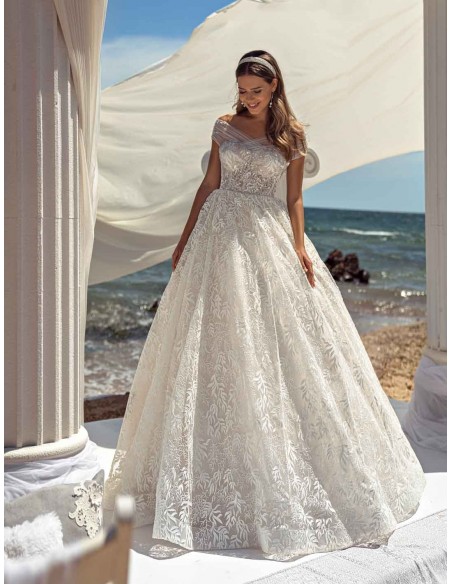Vestido de novia con corte princesa con escote envolvente estilo bardot dejando los hombros al descubierto en INVITADISIMA Vestido de novia con corte princesa con escote envolvente estilo bardot dejando los hombros al descubierto en INVITADISIMA