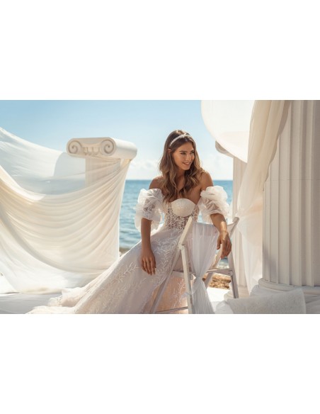 Vestido de novia evasée con escote palabra de honor y espalda descubierta en tul bordado en INVITADISIMA Vestido de novia evasée con escote palabra de honor y espalda descubierta en tul bordado en INVITADISIMA