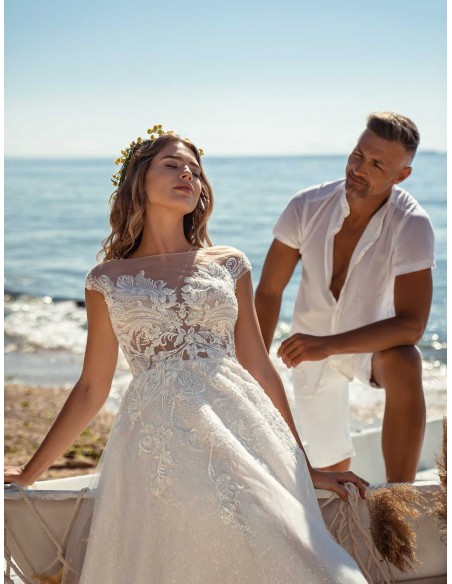 Vestido de novia con corte princesa con cuerpo semitransparente en tul bordado espectacular en INVITADISIMA Vestido de novia con corte princesa con cuerpo semitransparente en tul bordado espectacular en INVITADISIMA
