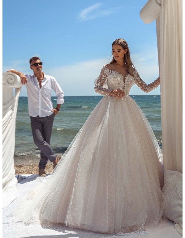 Vestido de novia princesa con precioso corpiño bordado y con manga larga efecto tatoo en INVITADISIMA