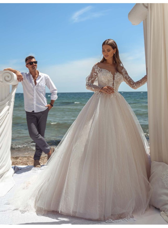 Vestido de novia princesa con precioso corpiño bordado y con manga larga efecto tatoo en INVITADISIMA