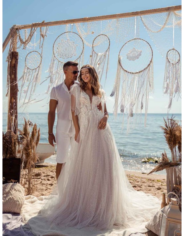 Vestido de novia de corte princesa, tejido en tul de encaje con pedrería y con espalda descubierta Jeorjett Fashion Group - 1
