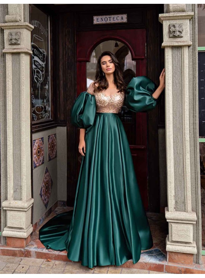 Long evening dress with golden bustier and balloon sleeves at INVITADISIMA