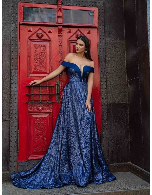 Vestido largo de noche con falda larga de lentejuelas y escote bandeau abierto