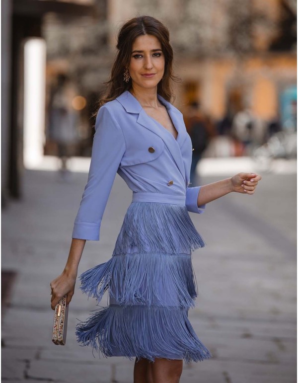 Vestido de cóctel con falda de flecos de invitada