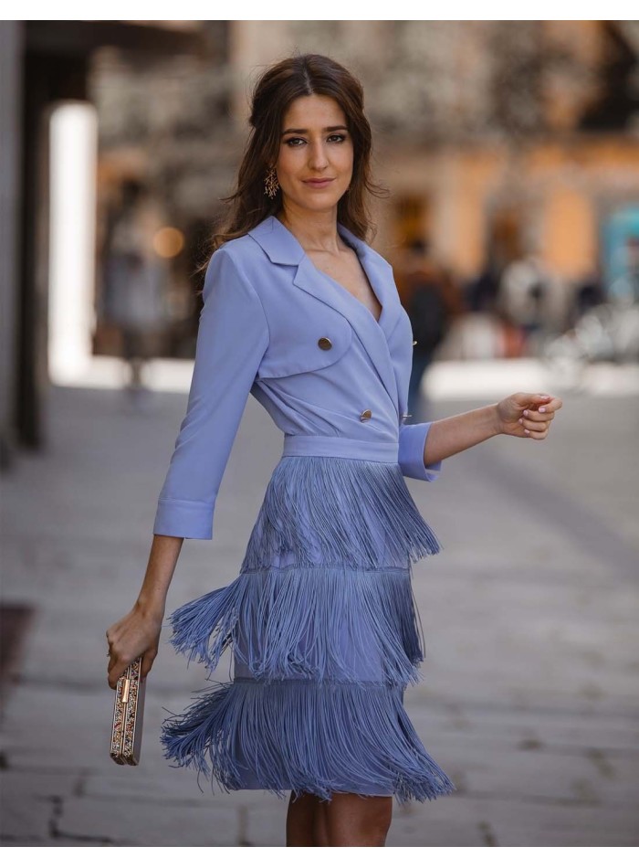 Vestido de cóctel con falda de flecos de invitada