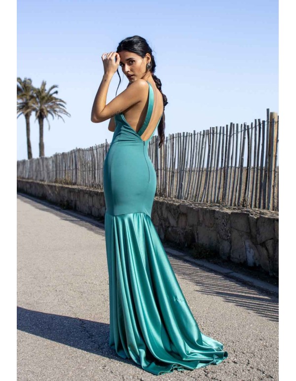 Long evening gown with mermaid cut and wide straps with an open back by Mabel Galindo