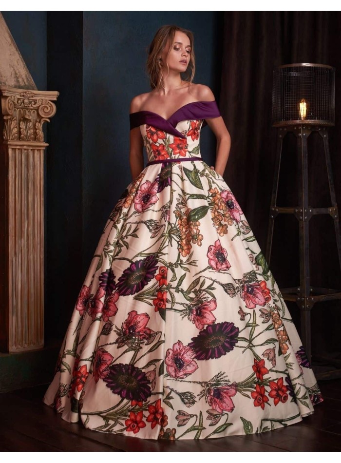 Vestido estampado floral, princesa y escote bandeau | INVITADISIMA